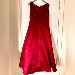 A beautiful floor length burgundy dress for sale!!